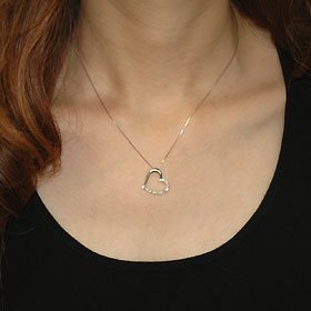 K18WG・ダイヤモンド0.2ct オープンハートペンダント(ネックレス)