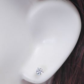 プラチナ・スーパーCZ(4mm) スタッドピアス(3本爪)