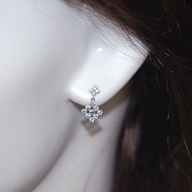 K14WG・ブルートパーズ&CZ スクエアピアス