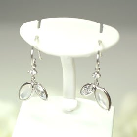 K14WG・白蝶貝&CZ フックピアス