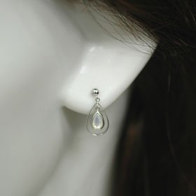 K14WG・白蝶貝 スウィングピアス