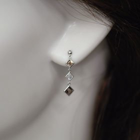 K14WG・スモーキークォーツ&CZ スリーストーンピアス