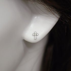 K14WG・キュービックジルコニア クロスピアス