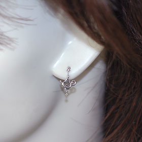 K10WG・サファイア&ダイヤ ティーポットピアス