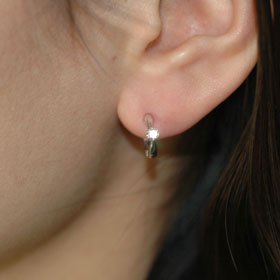 K18WG・ダイヤモンド0.1ct ピアリング