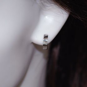 K18WG・ダイヤモンド0.05ct ピアリング