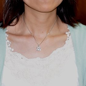 クロスフォーニューヨーク(ダンシングストーン) ダンシングリボンリースペンダント(ネックレス) NYP-543