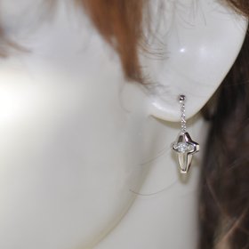 クロスフォーニューヨーク(ダンシングストーン) トゥインクルクロス2ピアス NYE-111