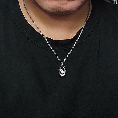 【有名ブランド処分品】【92%OFF】動き出したら止まらない!メンズペンダント(ネックレス) 光十字が浮かび上がる! 輝きながら揺れる メンズジュエリー 男性用 トライバルフックペンダント