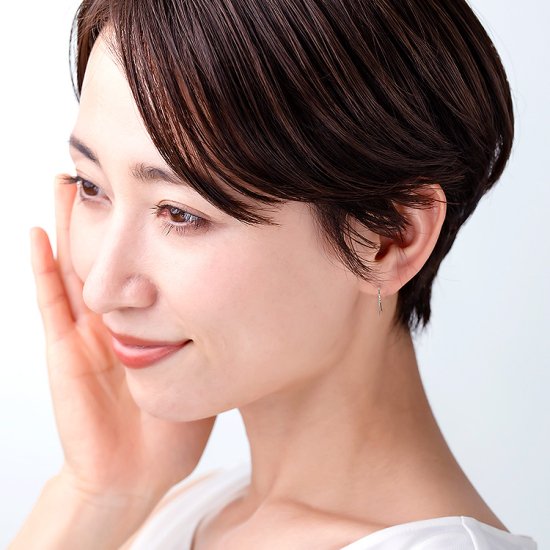 K10WG ホワイトゴールド ひねり イヤースルーピアス