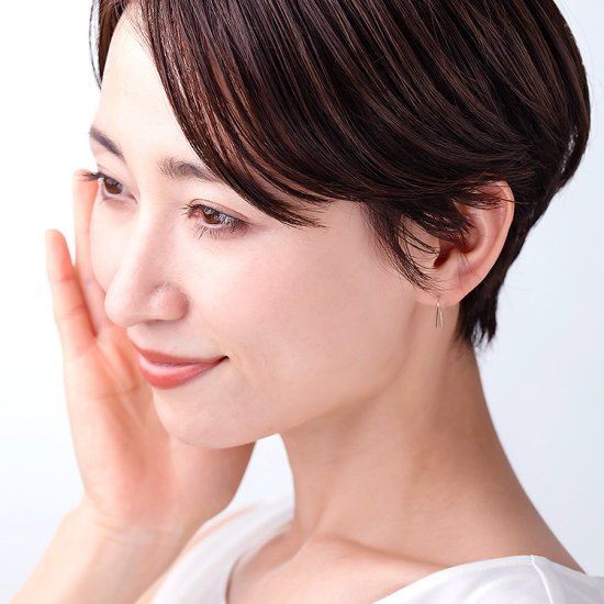 K18 18金イエローゴールド ひねり イヤースルーピアス