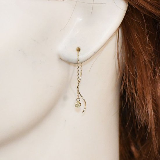 K10・ダイヤモンド0.2ct スパイラルアメリカンピアス