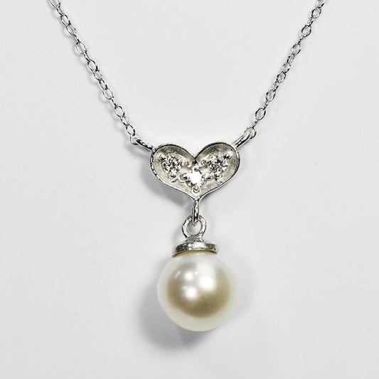 【花珠真珠】6mm珠 ネックレス ダイヤモンド0.1ct アコヤ本真珠 ハートスリーストーン 天然ダイヤモンド