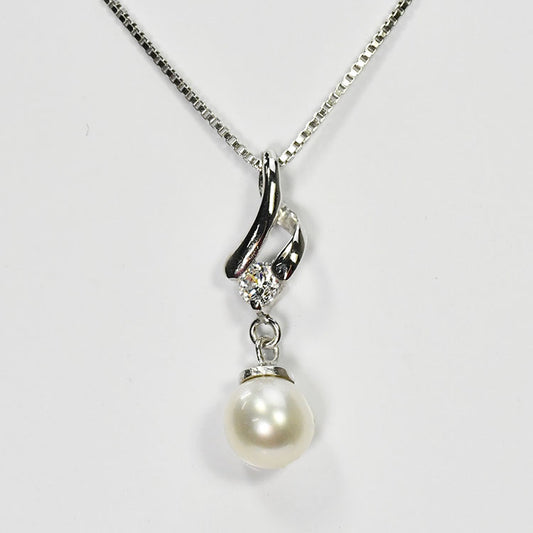 【花珠真珠】6mm珠 ネックレス ダイヤモンド0.1ct アコヤ本真珠 シンプルデザイン 天然ダイヤモンド