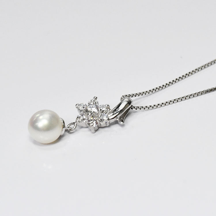 【花珠真珠】6mm珠 ネックレス ダイヤモンド0.25ct アコヤ本真珠 フラワー 天然ダイヤモンド
