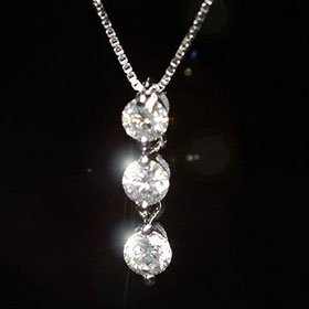 天然ダイヤモンド0.3ct×ホワイトゴールド スリーストーン ダイヤモンド ネックレス 