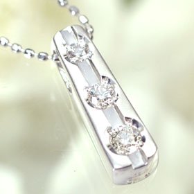 K18WG・ダイヤモンド0.15ct　スリーストーンペンダント（ネックレス）