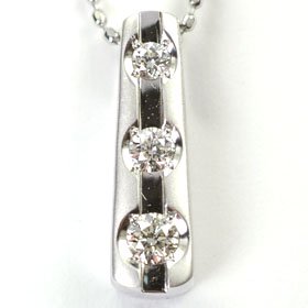 K18WG・ダイヤモンド0.15ct　スリーストーンペンダント（ネックレス）