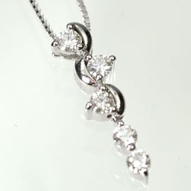 K18WG・ダイヤモンド0.25ct ５ストーンペンダント（ネックレス