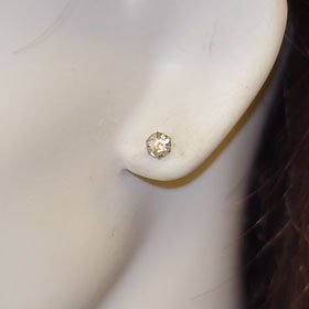 プラチナ・ダイヤモンド1.0ct（鑑別書付） スタッドピアス 1カラット 一粒ピアス