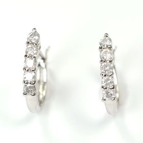 プラチナ・ダイヤモンド0.2ct エタニティーピアス エタニティ フープ クロッシング ピアス