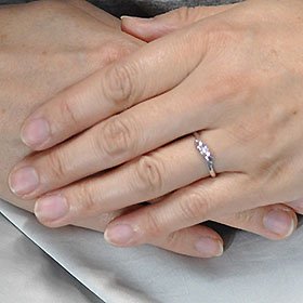 K10WG ダイヤモンド0.1ct（SIクラス・鑑別書カード付） 一粒リボンリング 婚約指輪