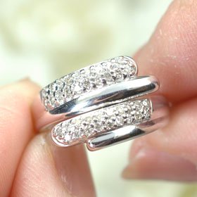 K18WG・ダイヤモンド0.38ct　ストレッチリング