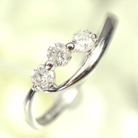 プラチナ ダイヤモンド0.3ct スリーストーンリング トリロジー