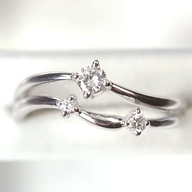 K18WG・ダイヤモンド0.15ct　スリーストーンリング