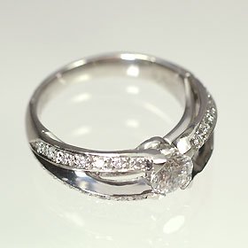 プラチナ・ダイヤモンド0.7ct（Hカラー・SI・GOOD・0.5ct・鑑定書付＋0.2ct）　エレガンスリング