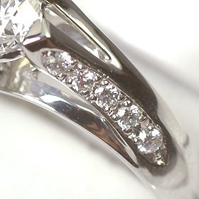 プラチナ・ダイヤモンド0.6ct（Hカラー・SI・GOOD・0.5ct・鑑定書付＋0.1ct）　エレガンスリング