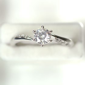 【婚約指輪】プラチナ・ダイヤモンド0.5ct（F・VVS・3EX・H&C・鑑定書付）　エンゲージリング