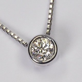 プラチナ・ダイヤモンド0.05ct（H&C・鑑別書カード付）　ベゼルネックレス