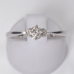 【婚約指輪】プラチナ・ダイヤモンド0.2ct（SIクラス・鑑別書カード付）　エンゲージデザインリング
