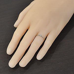 【婚約指輪】プラチナ・ダイヤモンド0.1ct（SIクラス・鑑別書カード付）　エンゲージデザインリング