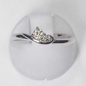 【婚約指輪】プラチナ・ダイヤモンド0.08ct（SIクラス・鑑別書カード付）　エンゲージデザインリング