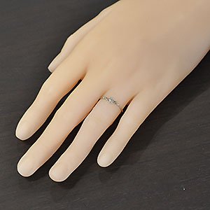 【婚約指輪】プラチナ・ダイヤモンド0.12ct（SIクラス・鑑別書カード付）　エンゲージデザインリング