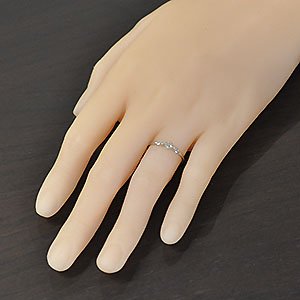 【婚約指輪】プラチナ・ダイヤモンド0.13ct（SIクラス・鑑別書カード付）　エンゲージデザインリング