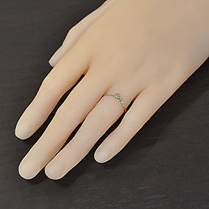 【婚約指輪】プラチナ・ダイヤモンド0.13ct（SIクラス・鑑別書カード付）　エンゲージデザインリング