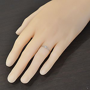 【婚約指輪】プラチナ・ダイヤモンド0.13ct（SIクラス・鑑別書カード付）　エンゲージデザインリング