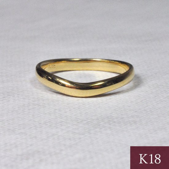 K18 18金イエローゴールド Vラインリング（指輪）